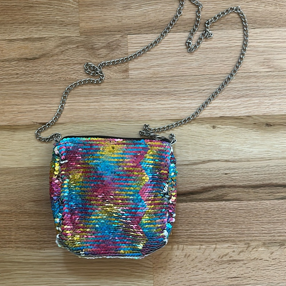 Color changing sequins bag.